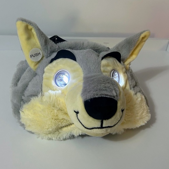 NWT- Wolf Hat Night Eyes LED Novelty Headlamp Kids Children’s Fun - Picture 12 of 15
